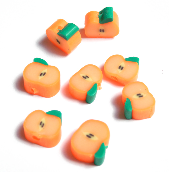 Fimo korálky jablko 1ks 8x8x4mm oranžová