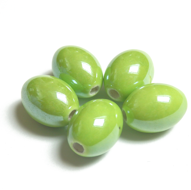 Ručne robené keramické korálky s perleťou olivka 14x10mm 1ks zelená