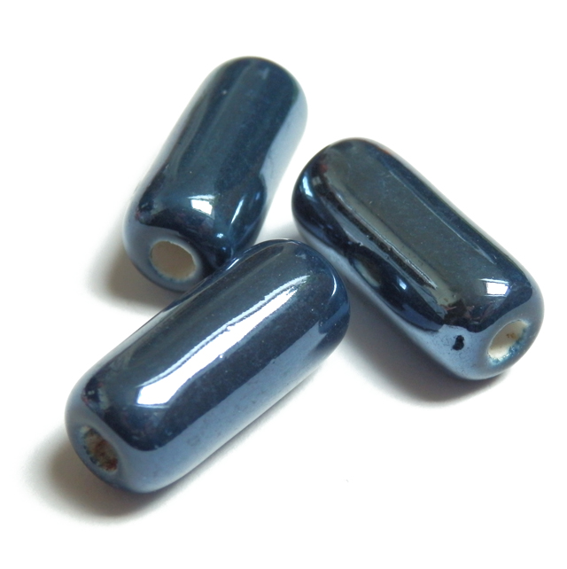Ručne robené keramické korálky s perleťou valček 20x8,5mm 1ks modrá