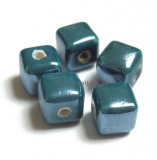 Ručne robené keramické korálky s perleťou kocka 9x9x9mm 1ks tm. tyrkys