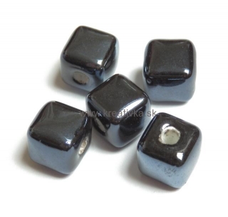 Ručne robené keramické korálky s perleťou kocka 9x9x9mm 1ks antracitová