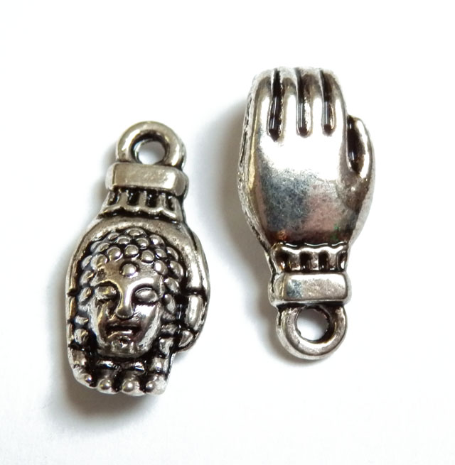 Kovový prívesok ruka 18x9mm 1ks Hamsa 6