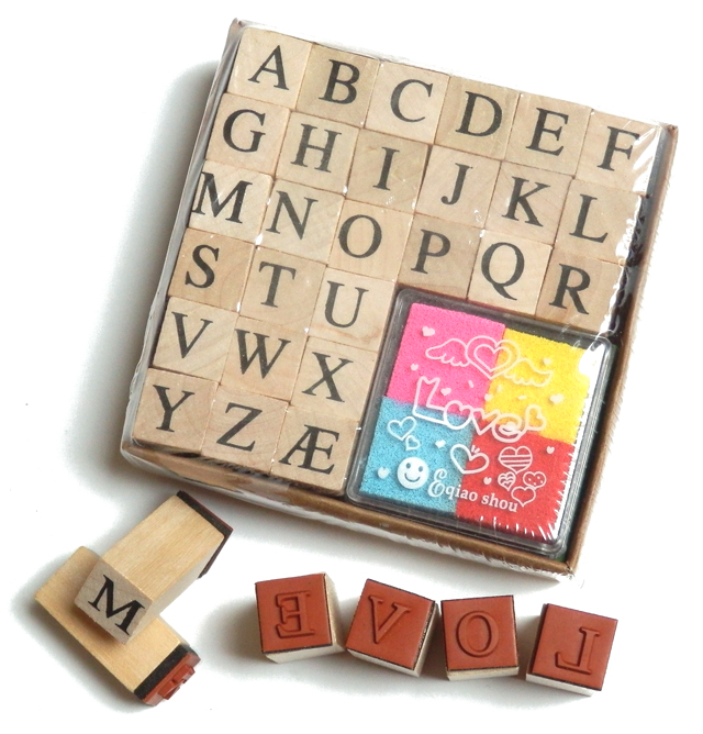 SET drevenné pečiatky abeceda a farebná poduška 