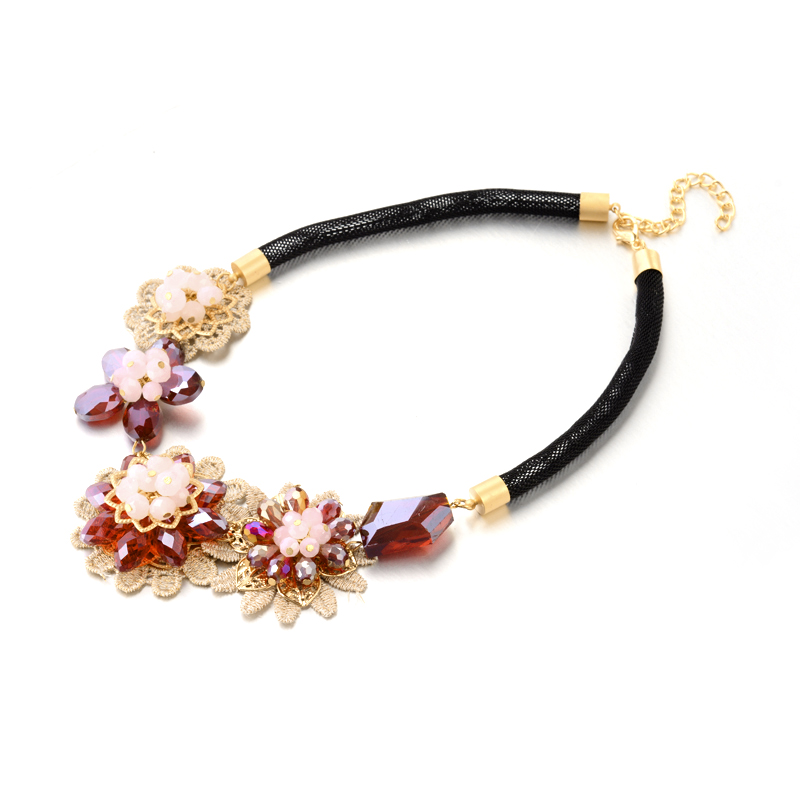 Kvetinový prírodný kremenný Bib náhrdelník medium Violet Red 1ks