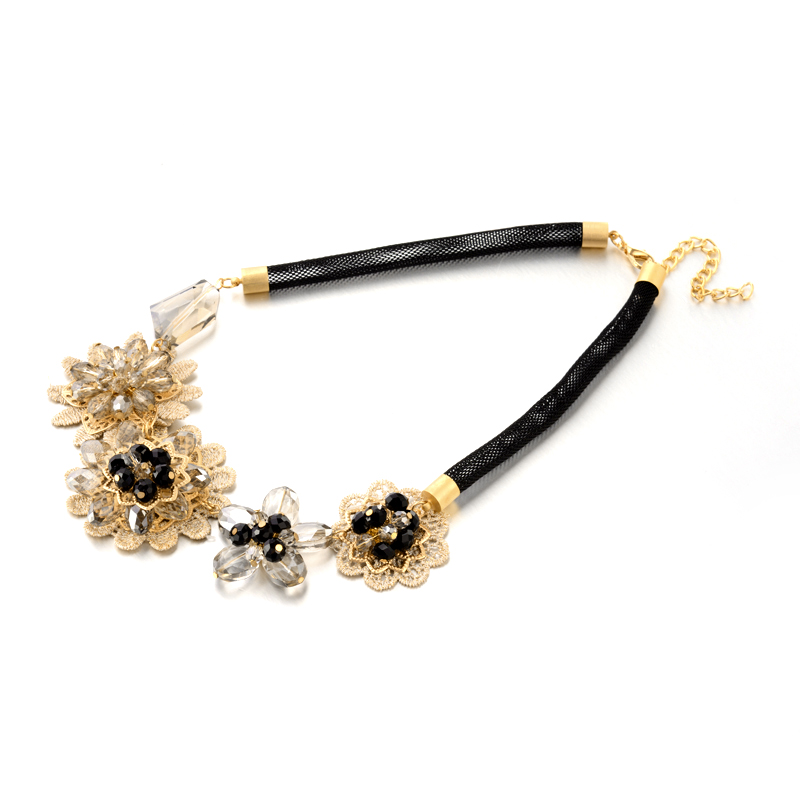 Kvetinový prírodný kremenný Bib náhrdelník clear 1ks