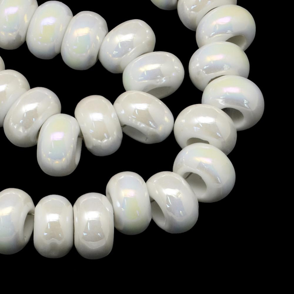 Ručne robené keramické korálky s perleťou, 12-13x6-7mm 1ks, biela