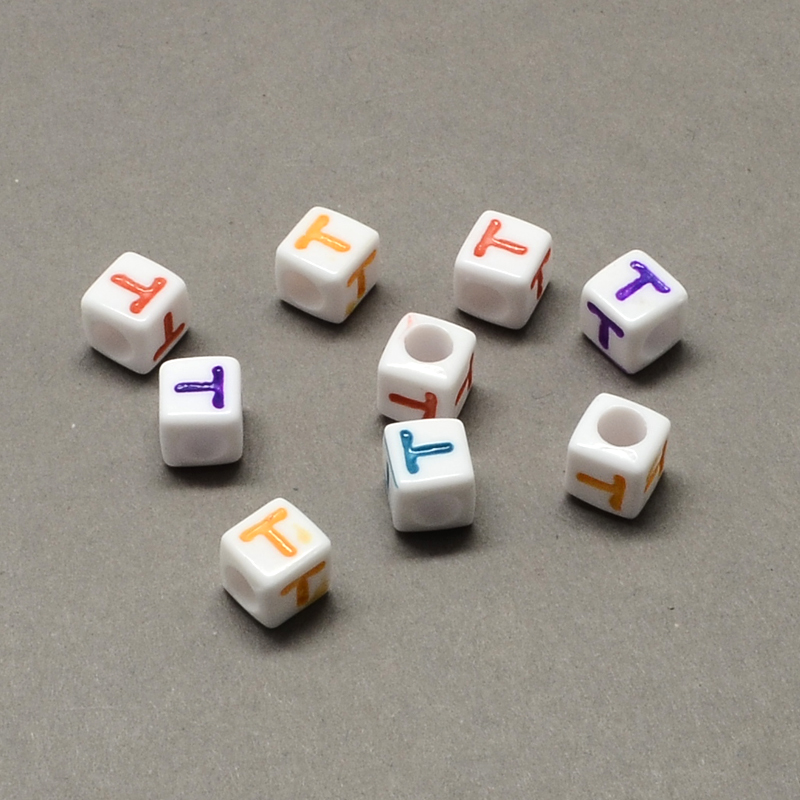 Plastové korálky, balík 20ks, 7x7x7mm, farebný mix písmenko ,,T´´