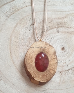 Drevený náhrdelník s prírodným kameňom červený  achát