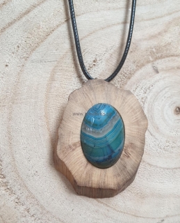 Drevený náhrdelník s prírodným kameňom modrý achát