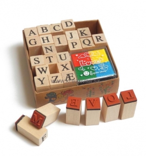 SET drevenné pečiatky abeceda a farebná poduška 