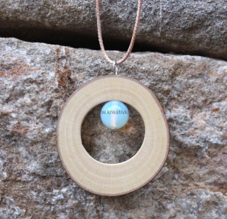 Drevený náhrdelník s prírodným kameňom Opál